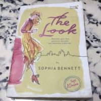 Image of The Look: Between Goo-see, Glamour Dresses, and Fabulous Make-Up