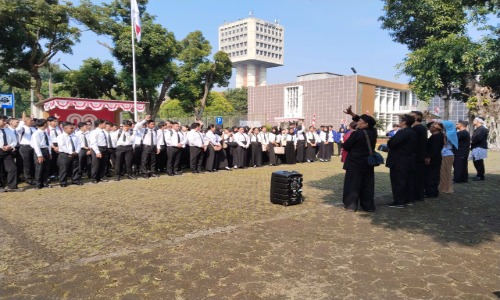 PEP Bandung Perkenalkan Civitas Akademika kepada Mahasiswa Baru Tahun 2025 usai melaksanakan Upacara Kemerdekaan 