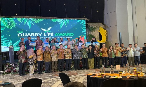 Dua Sivitas Akademika PEP Bandung Meraih Penghargaan pada Ajang Quarry Life Award