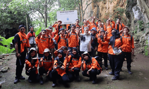 Praktikum Lapangan Geomorfologi dan Geologi Dasar di Kawasan Karst Citatah Kabupaten Bandung Barat.