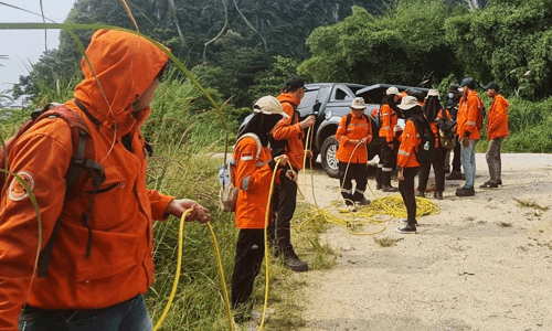 Praktik Geofisika Eksplorasi Pengukuran Resistivity dan Chargeability Mahasiswa Teknologi Geologi Angkatan 2021