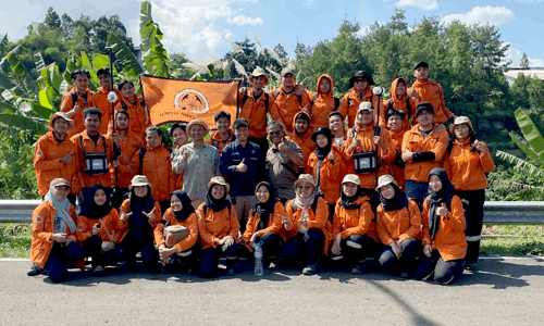 Praktik Lapangan Geofisika Eksplorasi Metode Geomagnet. Mahasiswa Teknologi Geologi Angkatan 2021 