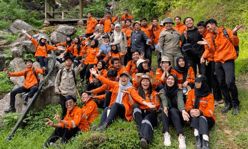 Melakukan Praktik Lapangan Pemetaan Alterasi di Wilayah IUP  PT. ANTAM TBK. Pamulihan Garut