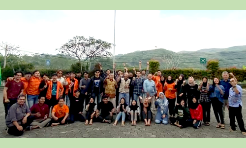 Akhir Praktik Lapangan. Menyusun Laporan dan Presentasi