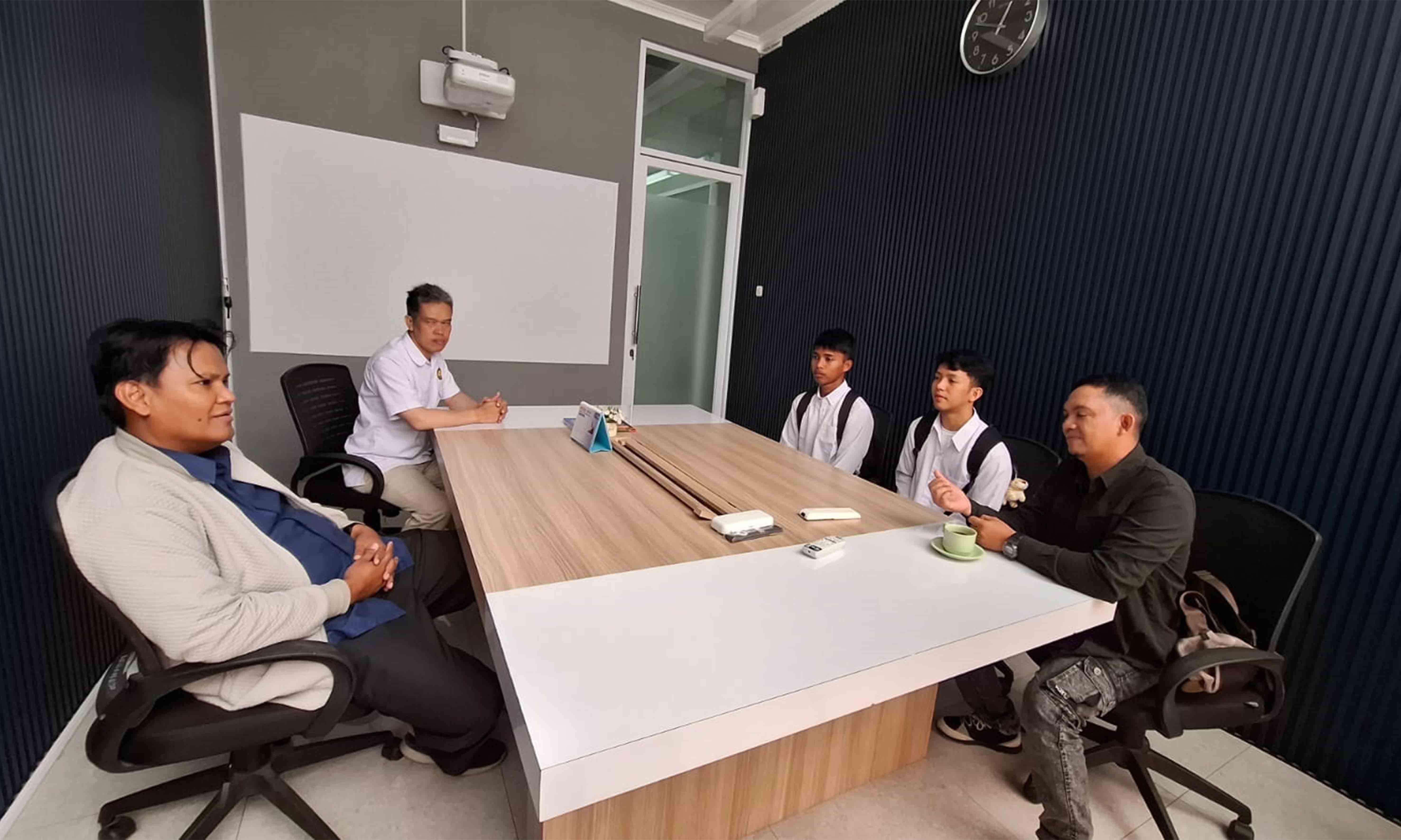 Pelepasan Mahasiswa Penerima Beasiswa PT PKN Tahun 2024
