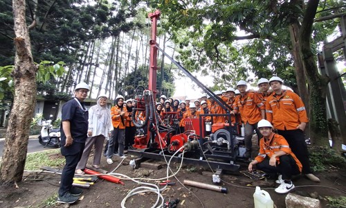 Mahasiswa Teknologi Geologi PEP Bandung Lakukan Praktik Pemboran 