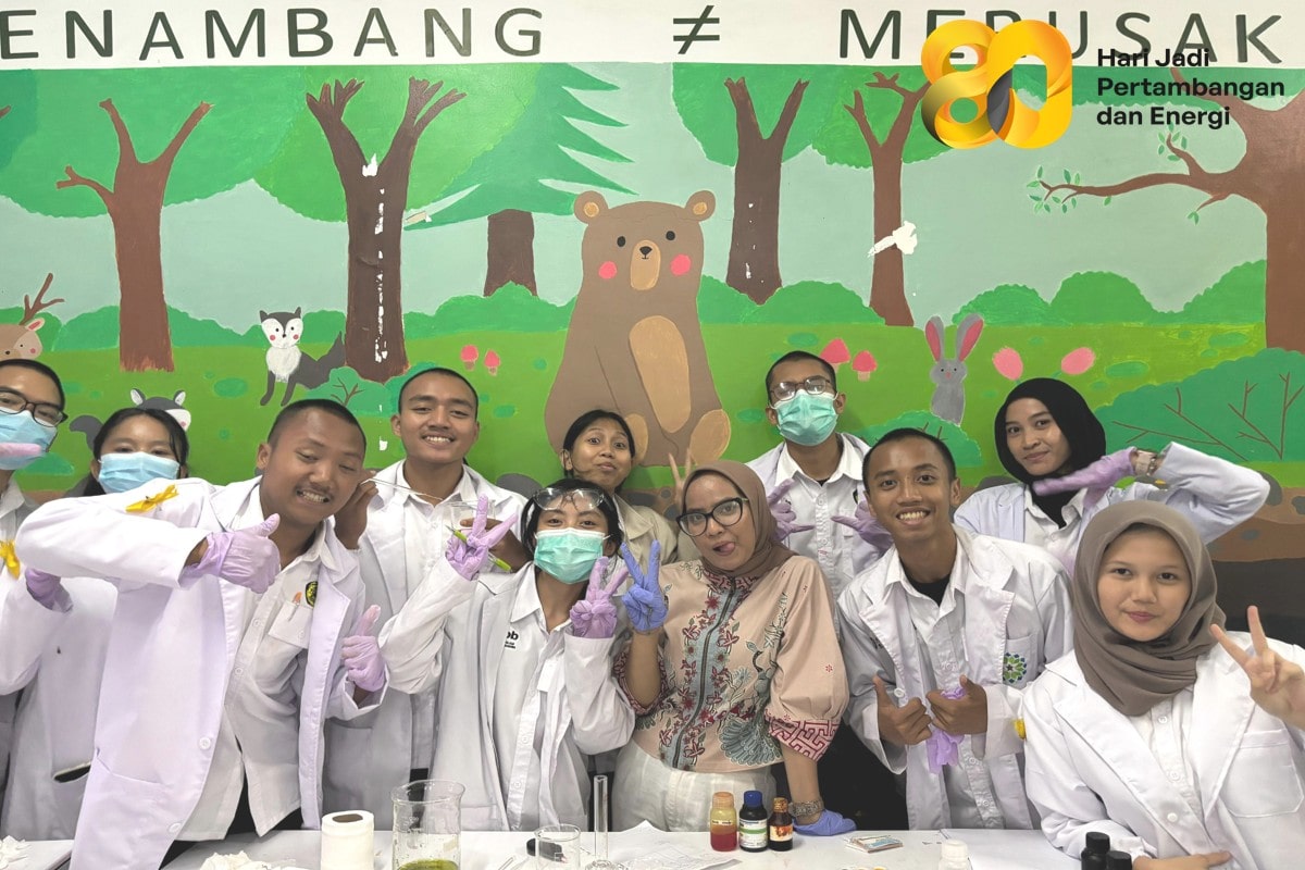 Belajar Kimia Jadi Seru: Mahasiswa Metalurgi Lakukan Titrasi Asam Basa dan Pengujian pH di Laboratorium