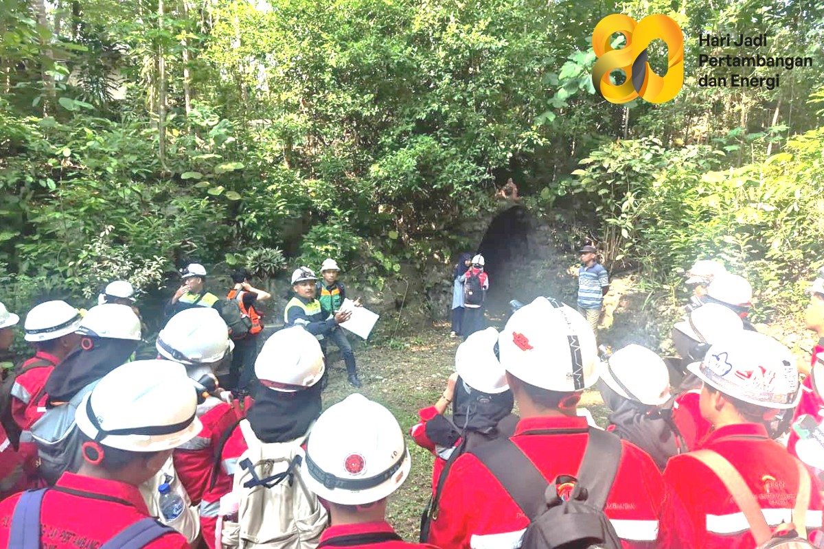 Mahasiswa Teknologi Pertambangan Laksanakan Praktikum Lapangan di Goa Jonggol dan Goa Kalilingseng