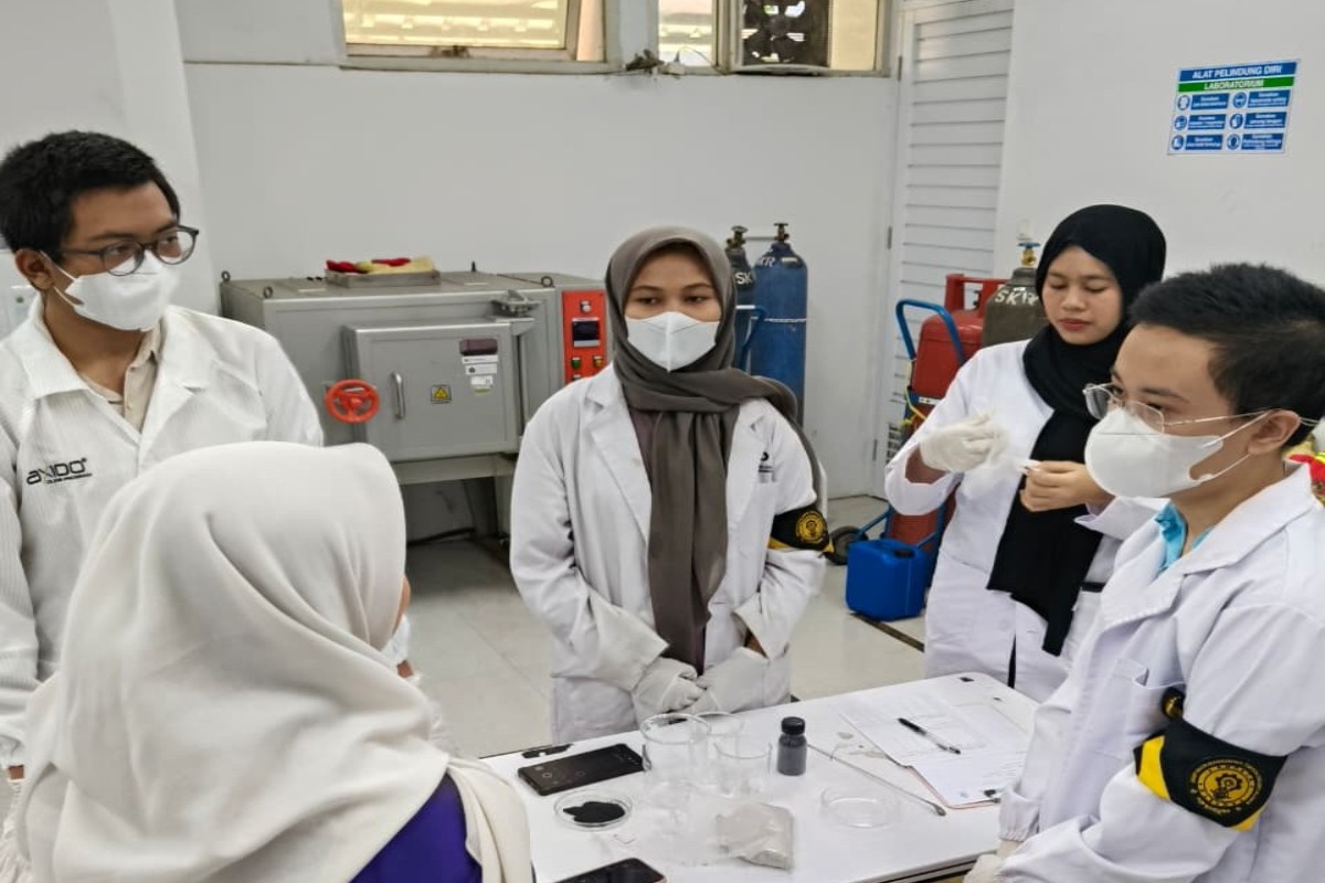 Mahasiswa Metalurgi PEP Bandung Pelajari Teknik Pemisahan Mineral menggunakan Magnetik Separator