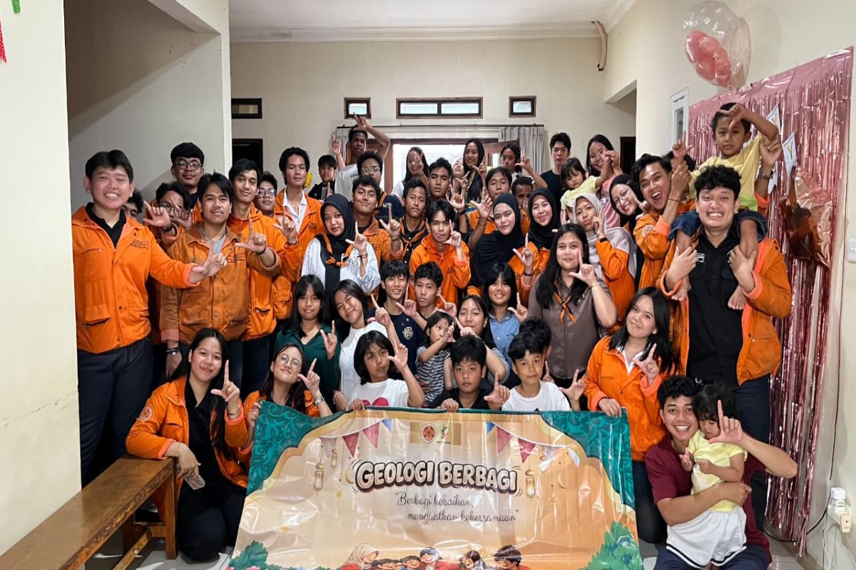 HMTG ‘ANTEDILUVIUM’ Laksanakan Kegiatan Pengabdian Masyarakat melalui Program Geologi Berbagi