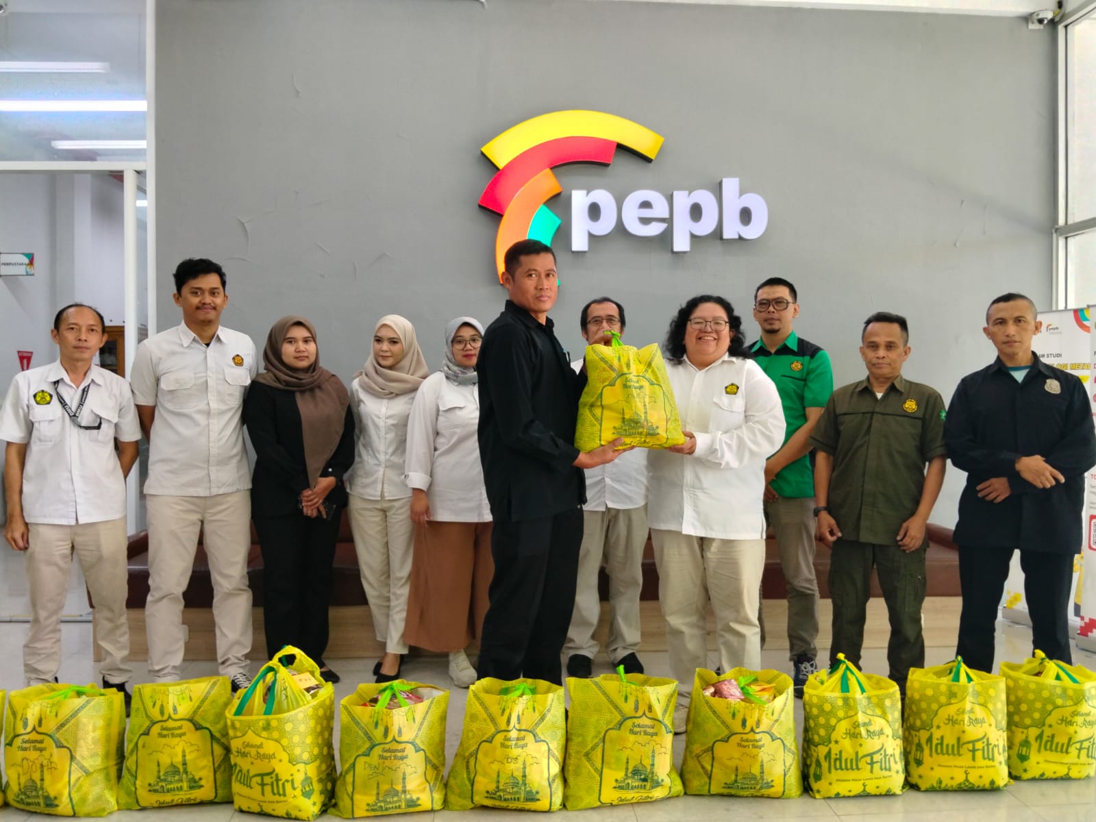 Sinergi Kebaikan di Hari Fitri: Pegawai Outsourcing PEP Bandung Terima Bingkisan Lebaran dari Bapak Menteri ESDM