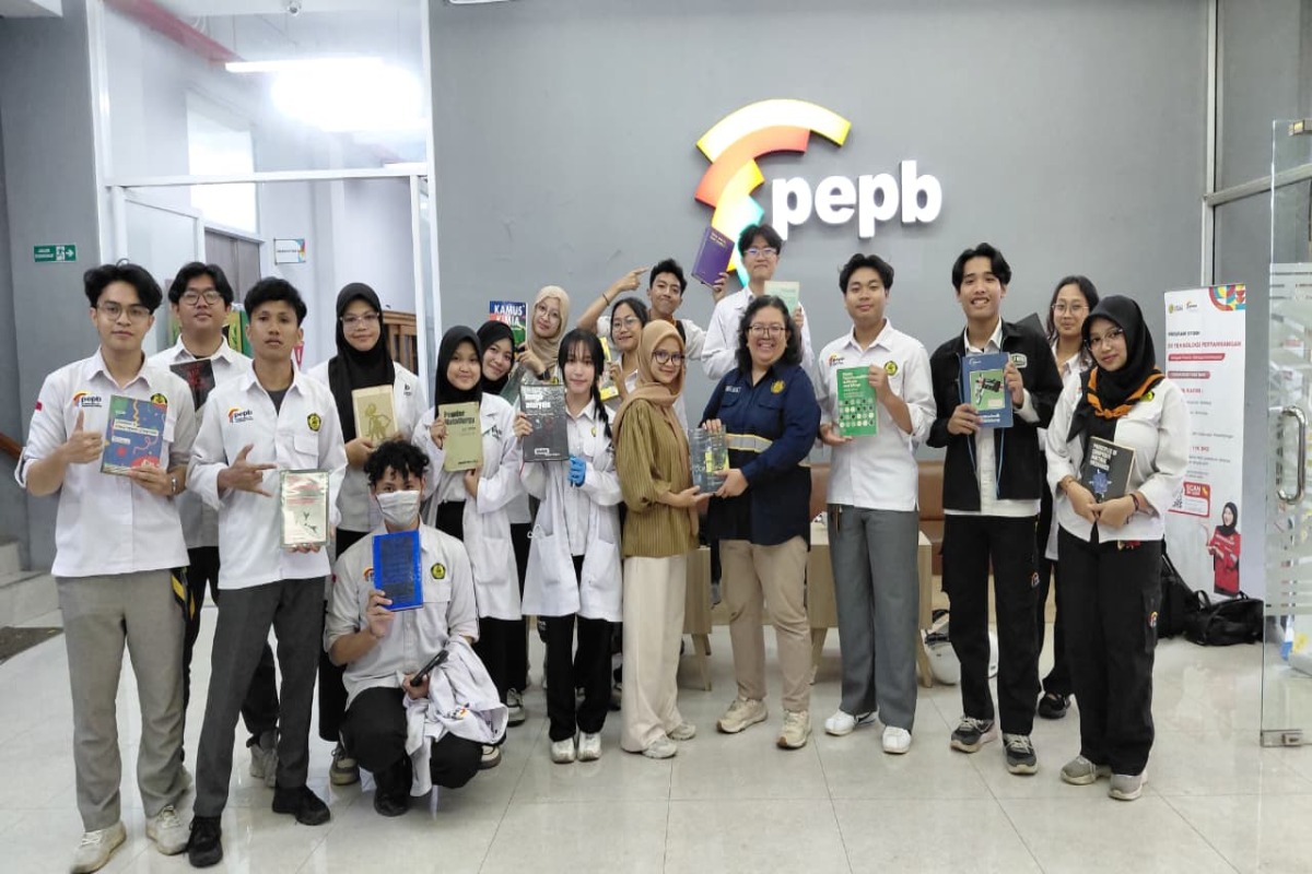 Dukung Literasi Energi, Alumni Teknik Metalurgi UI Donasikan Buku ke Perpustakaan PEP Bandung