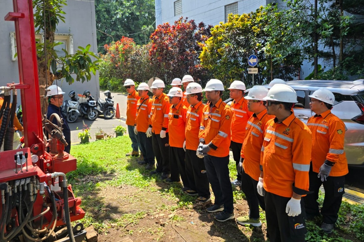 Dari Teori ke Lapangan: Praktik Pengeboran Geologi Teknik Mahasiswa PGA angkatan 2025