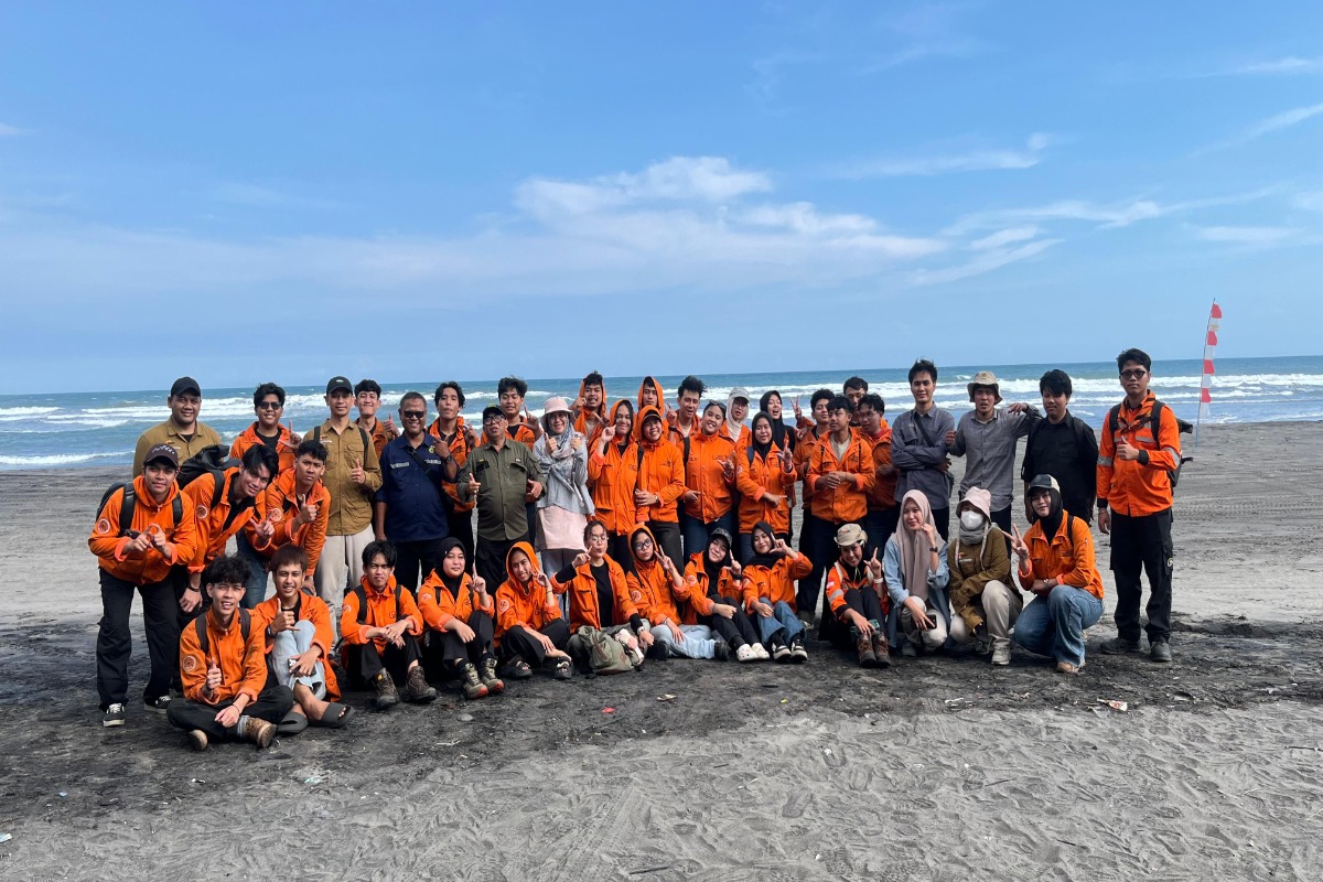 Mahasiswa Teknologi Geologi PEP Bandung Laksanakan Praktikum Geofisika Eksplorasi di Pantai Cemara Cianjur