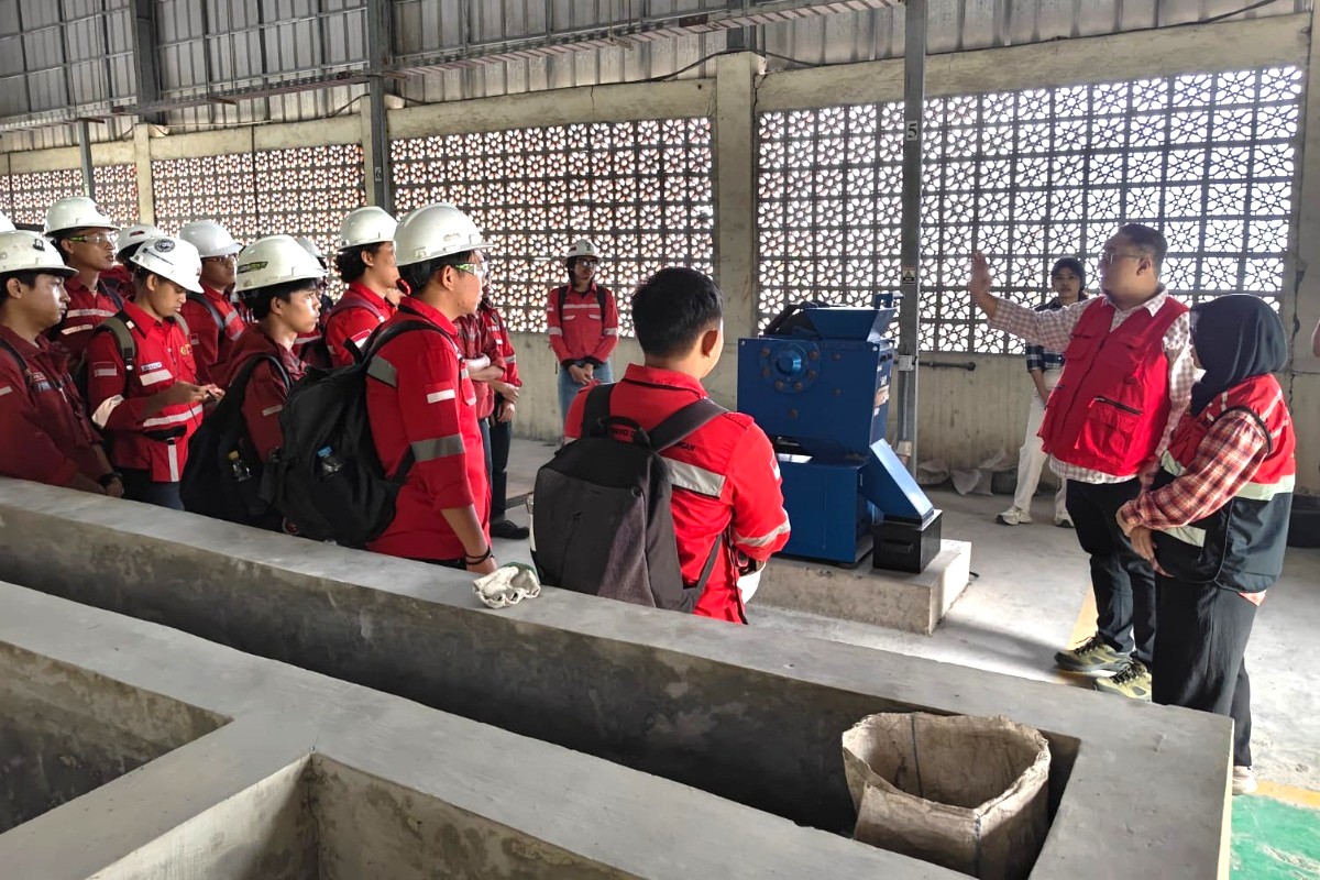 Mahasiswa Teknologi Pertambangan PEP Bandung Gelar Praktikum Pengolahan Bahan Galian di Kampus Lapangan Cipatat