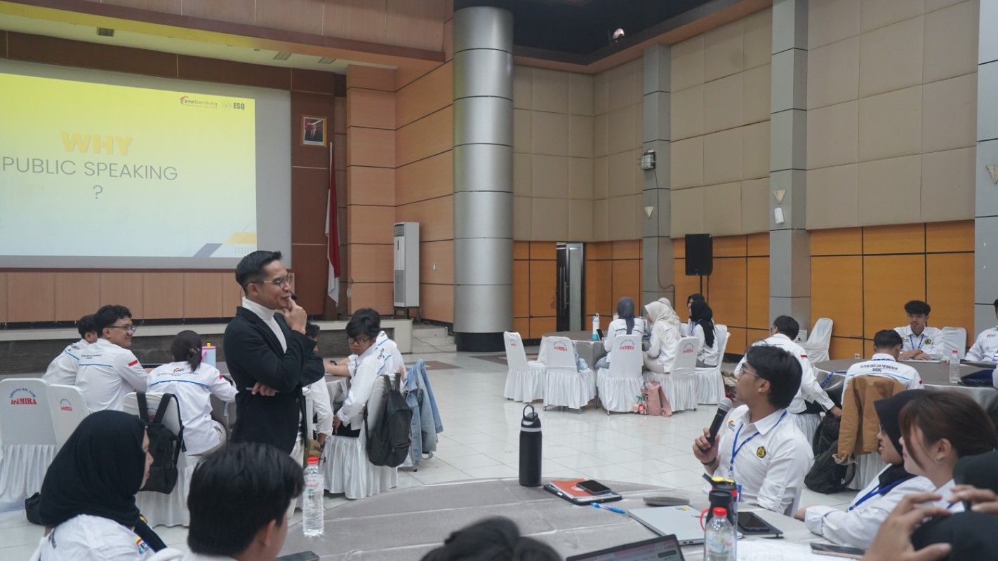 PEP Bandung Bekali Mahasiswa Tingkat Akhir dengan Keterampilan Public Speaking untuk Menghadapi Dunia Kerja