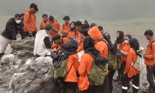 Menyaksikan Proses Pembentukan Endapan Emas di Kawah Ciwidey