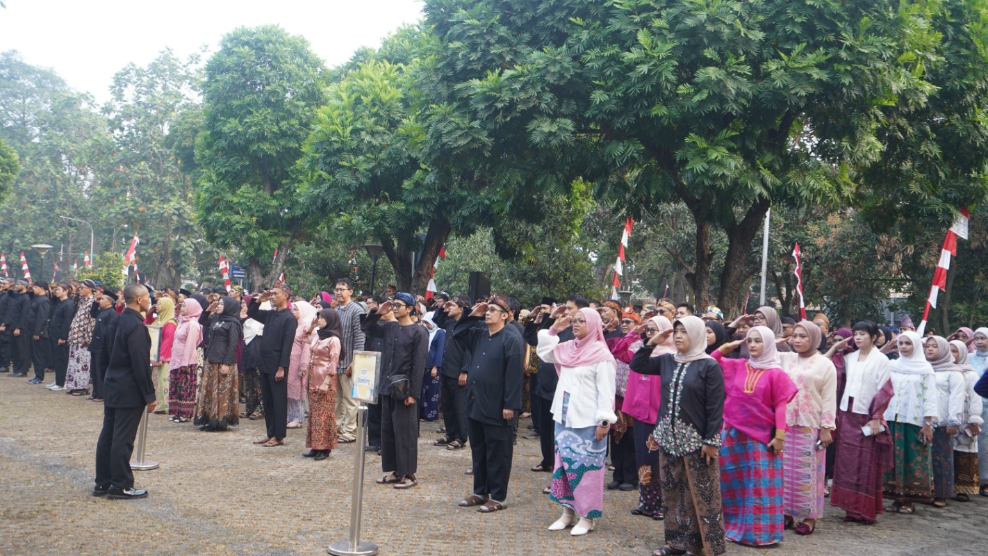 Semangat Kemerdekaan dalam Balutan Budaya, PEP Bandung Ikuti Upacara HUT RI ke-81 
