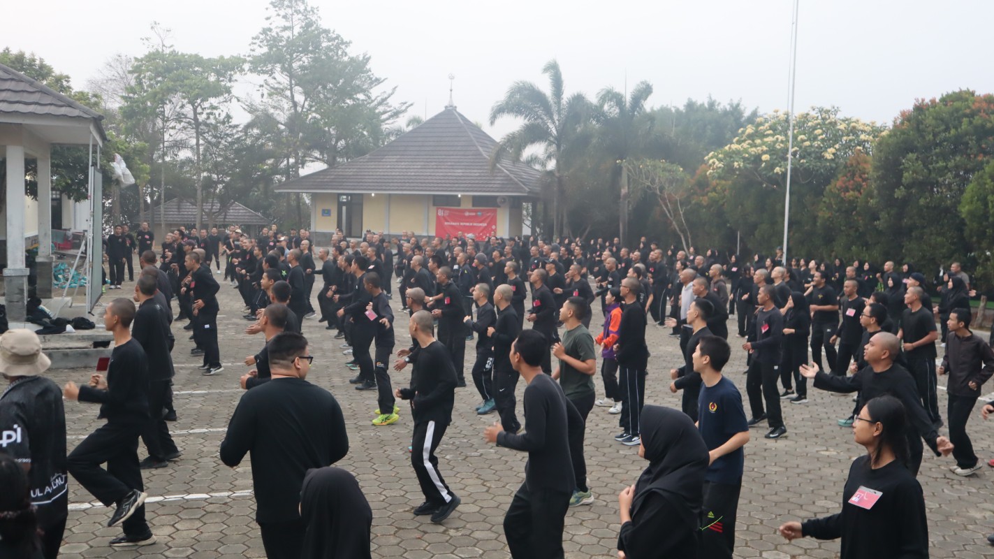 Semangat Bintalsikdis Hari Kedua  Mahasiswa Baru Angkatan 2026 PEP Bandung