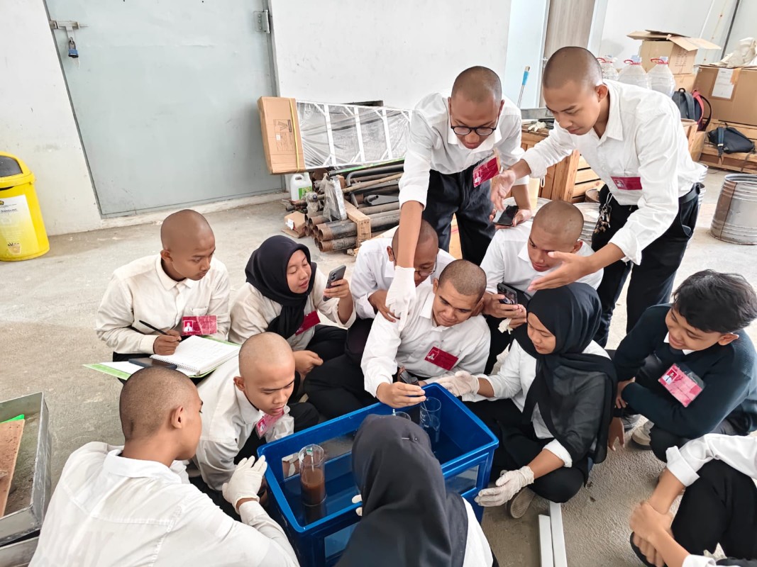 Mahasiswa PEP Bandung Uji Plastisitas dan Ukuran Butir Tanah lewat Praktikum Mekanika Tanah