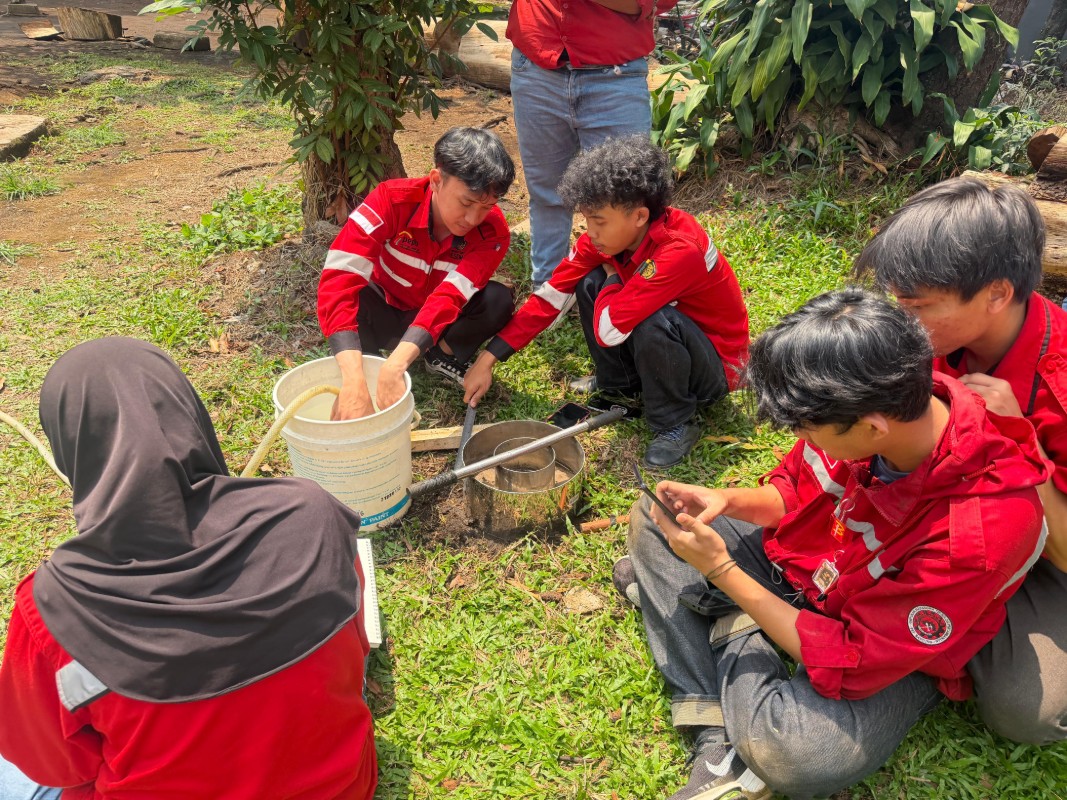 Dari Tetes Air Menjadi Data: Mahasiswa Teknologi Pertambangan PEP Bandung Pelajari Infiltrasi untuk Penyaliran Tambang